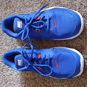 Nike Flex Supreme TR3 training sneakers boys 7Y